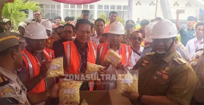 Ali Mazi Lepas Komoditas Ekspor ke Belanda dan Amerika Serikat