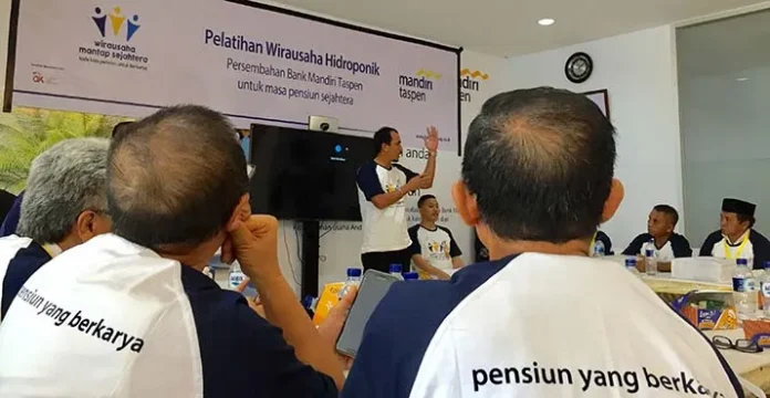 Puluhan Pensiunan Nasabah Bank Mantap Kendari Dilatih Usaha Hidroponik