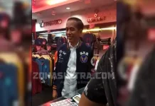 Di Lippo Plaza Kendari, Jokowi Beli 3 Lembar Baju Diskon Di Lippo Plaza Kendari, Jokowi Beli 3 Lembar Baju Diskon