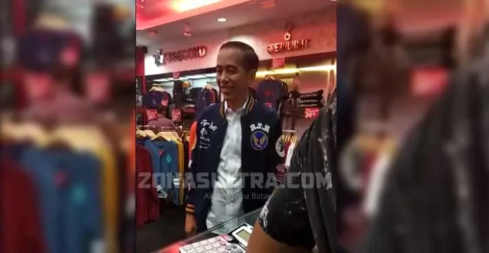 Di Lippo Plaza Kendari, Jokowi Beli 3 Lembar Baju Diskon