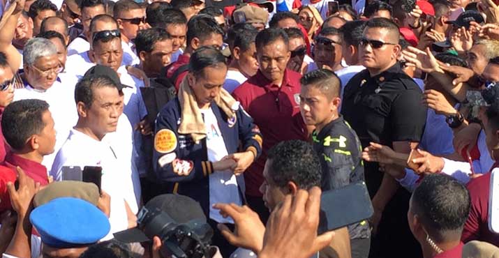 Tangan Jokowi Terluka di Acara Jalan Sehat