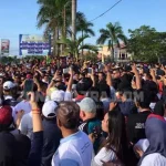 Massa Membludak, Jokowi Kesulitan untuk Jalan Massa Membludak, Jokowi Kesulitan untuk Jalan