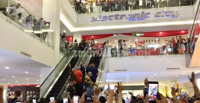 Kunjungi Lippo Plaza Kendari, Jokowi Diserbu Pengunjung Minta Swafoto