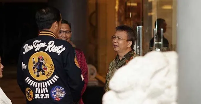 jokowi_sarapan_claro Sarapan di Claro Kendari, Jokowi Cicipi Sate Pokea