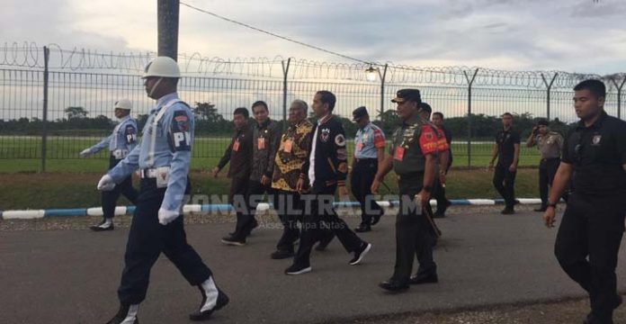 Breaking News, Tiba di Kendari Jokowi Disambut Ali Mazi