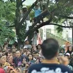 Kedatangan Jokowi di TPI Kendari Diwarnai Hujan Kedatangan Jokowi di TPI Kendari Diwarnai Hujan