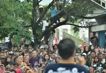 Kedatangan Jokowi di TPI Kendari Diwarnai Hujan Kedatangan Jokowi di TPI Kendari Diwarnai Hujan