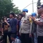 Aksi Heroik Kapolda Sultra Redam Demo Mahasiswa di Tengah Hujan Batu Aksi Heroik Kapolda Sultra Redam Demo Mahasiswa di Tengah Hujan Batu