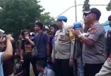 Aksi Heroik Kapolda Sultra Redam Demo Mahasiswa di Tengah Hujan Batu Aksi Heroik Kapolda Sultra Redam Demo Mahasiswa di Tengah Hujan Batu