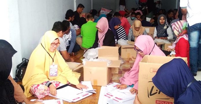 Bergaji Rp90 per Lembar, Tiap Orang Ditarget Lipat 500 Surat Suara