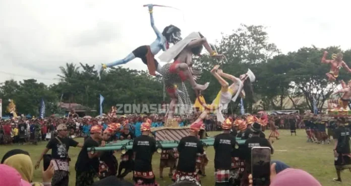 Parade Ogoh-Ogoh di Koltim, Ratusan Warga Antusias Menonton