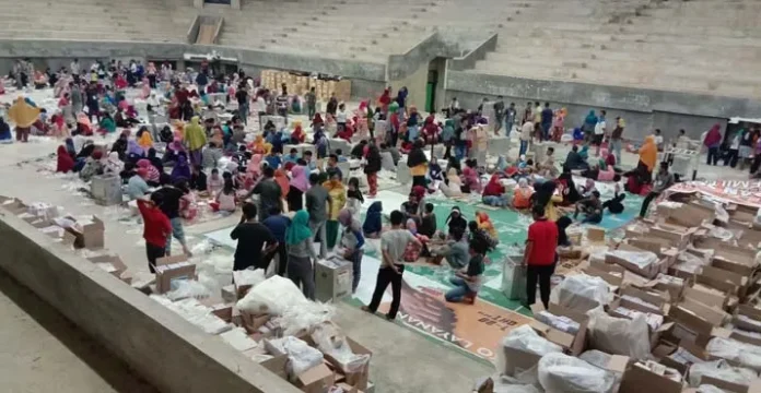 pelipat_kertas_suara_konsel Alasan Warga Konsel Mau Jadi Pelipat Kertas Suara Walau Diupah Rp100 per Lembar