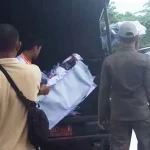 Bawaslu dan Satpol PP Bombana Copot Puluhan APK Bawaslu dan Satpol PP Bombana Copot Puluhan APK