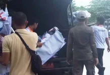 Bawaslu dan Satpol PP Bombana Copot Puluhan APK Bawaslu dan Satpol PP Bombana Copot Puluhan APK