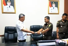 Kejari Konawe Serahkan Dana Pengembalian Kasus Korupsi ke Kas Daerah Kejari Konawe Serahkan Dana Pengembalian Kasus Korupsi ke Kas Daerah