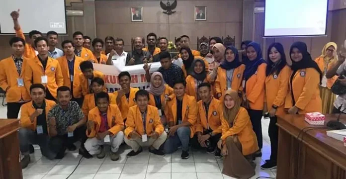 Prodi Ilmu Politik UHO Gelar Praktikum di DPRD Sultra