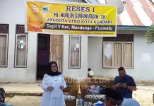 Warga Puuwatu Keluhkan Air Bersih ke Anggota DPRD Anggota DPRD Kota Kendari Nurlin Surunuddin