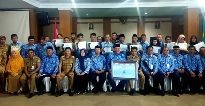 Berkinerja Baik Dalam SAKIP, 25 Tenaga Admin di Konut Terima Penghargaan