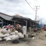 Fenomena Tumpukan Sampah di Pasar Ladongi Koltim Fenomena Tumpukan Sampah di Pasar Ladongi Koltim