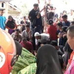 Ratusan Warga Sertai Pemakaman IRT Korban Tabrakan Beruntun Ratusan Warga Sertai Pemakaman IRT Korban Tabrakan Beruntun