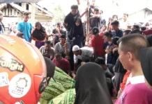 Ratusan Warga Sertai Pemakaman IRT Korban Tabrakan Beruntun Ratusan Warga Sertai Pemakaman IRT Korban Tabrakan Beruntun