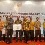 Bupati Kolaka Keluhkan Mahalnya Harga Pakan Udang Vaname ke Menteri Bupati Kolaka Keluhkan Mahalnya Harga Pakan Udang Vaname ke Menteri