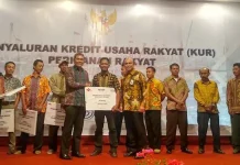 Bupati Kolaka Keluhkan Mahalnya Harga Pakan Udang Vaname ke Menteri Bupati Kolaka Keluhkan Mahalnya Harga Pakan Udang Vaname ke Menteri