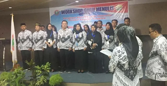 PGRI Sultra Gelar Workshop Guru Menulis