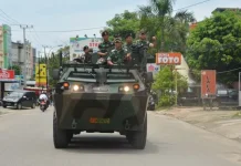 Gunakan Kendaraan Taktis Anoa, Danrem 143 HO Pantau Pengamanan Pemilu Gunakan Kendaraan Taktis Anoa, Danrem 143 HO Pantau Pengaman Pemilu