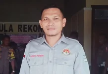 Bawaslu Bombana Lawan Serangan Fajar dengan Berpatroli Ketua Bawaslu Bombana Hasdin Nompo