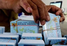 Belum Punya e-KTP, 9.865 Warga Terancam Tak Bisa Memilih Pemkot Kendari Salurkan 10.798 Keping e-KTP