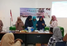 Puluhan Ibu-Ibu di Pomalaa Ikuti Pelatihan Keterampilan Usaha Perempuan Nelayan Puluhan Ibu-Ibu di Pomalaa Ikuti Pelatihan Keterampilan Usaha Perempuan Nelayan