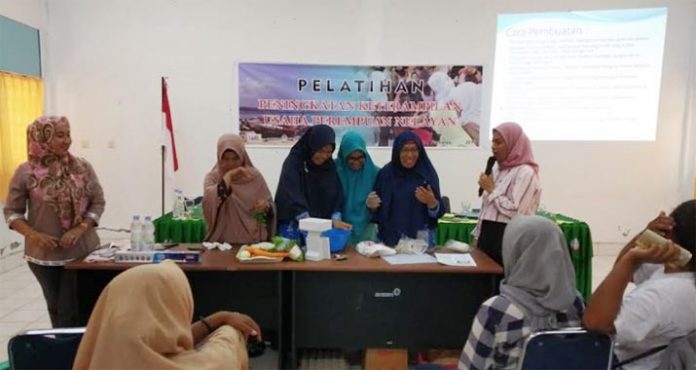 Puluhan Ibu-Ibu di Pomalaa Ikuti Pelatihan Keterampilan Usaha Perempuan Nelayan