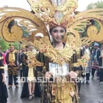 Pemkab Muna Tampilkan Ewa Wuna dan Kaghati di Sultra Tenun Karnaval Pemkab Muna Tampilkan Ewa Wuna dan Kaghati di Sultra Tenun Karnaval