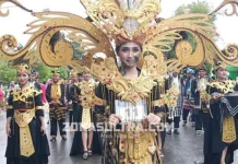 Pemkab Muna Tampilkan Ewa Wuna dan Kaghati di Sultra Tenun Karnaval Pemkab Muna Tampilkan Ewa Wuna dan Kaghati di Sultra Tenun Karnaval