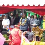 Sempat Tak Terlihat, Ali Mazi Akhirnya Hadiri Sultra Tenun Karnaval Sempat Tak Terlihat, Ali Mazi Akhirnya Hadiri Sultra Tenun Karnaval