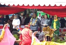 Sempat Tak Terlihat, Ali Mazi Akhirnya Hadiri Sultra Tenun Karnaval Sempat Tak Terlihat, Ali Mazi Akhirnya Hadiri Sultra Tenun Karnaval