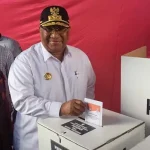 Sebelum Nyoblos, Ali Mazi Tinjau Sejumlah TPS di Kendari Sebelum Nyoblos, Ali Mazi Tinjau Sejumlah TPS di Kendari