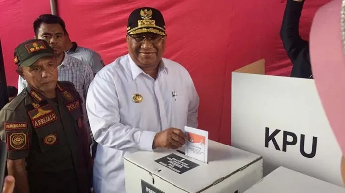 Sebelum Nyoblos, Ali Mazi Tinjau Sejumlah TPS di Kendari