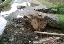 Ruas Jalan di Bombana Amblas Akibat Diguyur Hujan Ruas Jalan di Bombana Amblas Akibat Diguyur Hujan