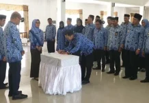 Tingkatkan Kedisiplinan, ASN di Bombana Tanda Tangan Pakta Integritas Tingkatkan Kedisiplinan, ASN di Bombana Tanda Tangan Pakta Integritas