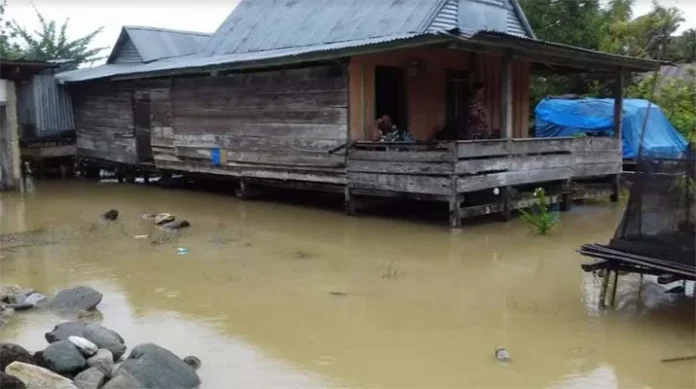 Warga Korban Banjir di Kolut Krisis Air Bersih