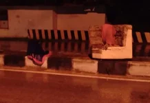 Banjir Kendari Surut, Warga Mulai Bersihkan Rumahnya Banjir Kendari Surut, Warga Mulai Bersihkan Rumahnya