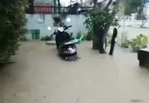 Puluhan Rumah di Kelurahan Wuawua Terendam Banjir Setinggi 1 Meter Puluhan Rumah di Kelurahan Wuawua Terendam Banjir Setinggi 1 Meter
