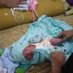 Dikira Kucing, Bayi Perempuan di Muna Ditemukan Terbungkus Kantong Plastik Dikira Kucing, Bayi Perempuan di Muna Ditemukan Terbungkus Kantong Plastik