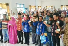 Peduli Petani dan Nelayan, Bupati Bombana Serahkan 6.000 Kartu BPJS Ketenagakerjaan Peduli Petani dan Nelayan, Bupati Bombana Serahkan 6.000 Kartu BPJS Ketenagakerjaan