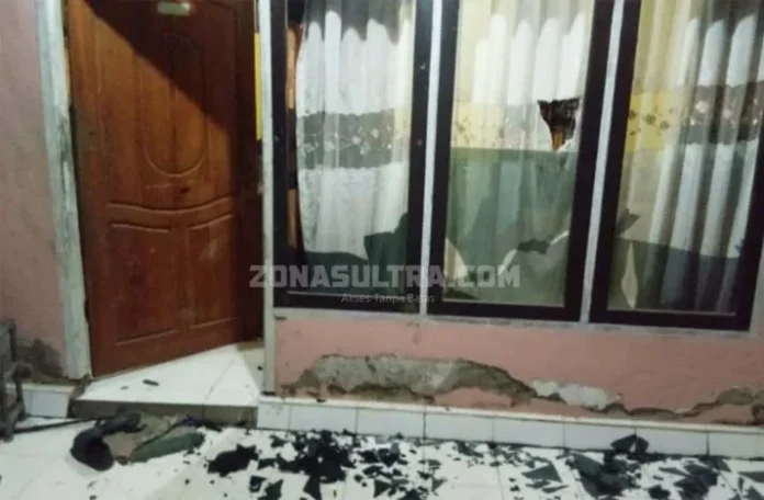 Puluhan Oknum Brimob Ubrak-abrik Rumah Seorang Nenek di Kendari