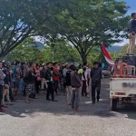 Ratusan Warga Desa Lelewawo Kolut Gelar Aksi Tolak Tambang Ratusan Warga Desa Lelewawo Kolut Gelar Aksi Tolak Tambang