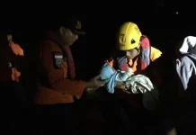 Banjir, Seorang Bayi Berumur 49 hari dan Nenek Dievakuasi Banjir, Seorang Bayi Berumur 49 hari dan Nenek Dievakuasi