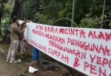 Pecinta Alam Long March dari UHO ke Tamkot, Kumpulkan Sampah dan Paku Pecinta Alam Long March dari UHO ke Tamkot, Kumpulkan Sampah dan Paku